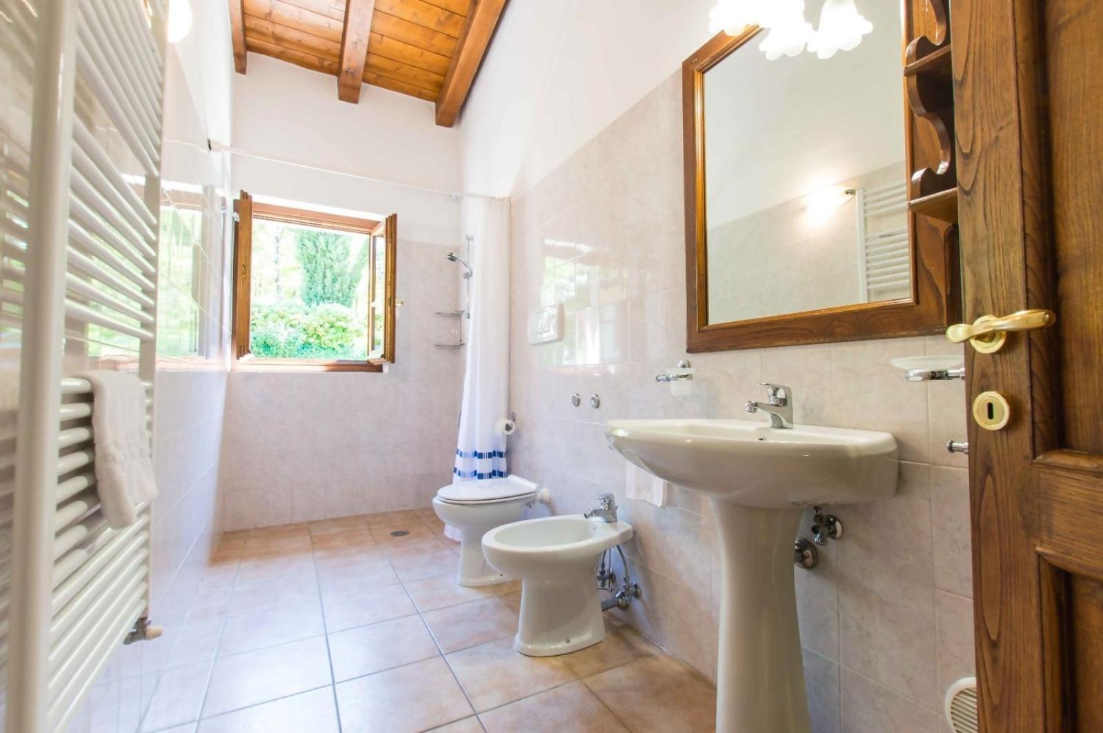 Agriturismo Podere La Casaccia بوبّي المظهر الخارجي الصورة